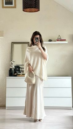 Modest Elegant Outfits Classy, Girlish Outfits, Modest Christmas Outfit, Church Outfit Winter, Winter Wardrobe Essentials, Elegant Outfit Classy, Outfits For School, Corporate Attire, Winter Fashion Outfits Casual