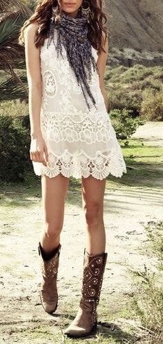 Look Hippie Chic, Boots Dress, Boho Boots, Mode Boho, Bohol, Dress Boots, Outfit Trends