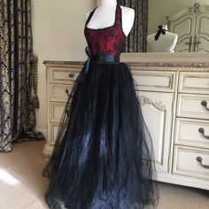 Regular And Plus Size Long Maxi A-Line Tutu Tulle Skirt Elastic Waistband.5 Layers Of Tulle Plus A Satin Lining And A Matching Ribbon. Size In Inches S-Waist 22-34 M-Waist 24-36 L -Waist 26-38 Xl-Waist 28-40 1x-Waist 30-42 2x-Waist 32-44 3x- Waist 34-46 4x- Waist 36-48 Length Is 43" On All Sizes. Please Make Sure To Follow The Size Guide Carefully And Asked Any Questions Before Purchasing. New With Tags. Price Is Firm! Tulle Crinoline Skirt For Costume Party, Crinoline Tulle Skirt For Costume Party, Black Tulle Full Skirt Petticoat, Black Tiered Skirt Petticoat For Wedding, Fitted Black Long Petticoat, Black Long Tulle Petticoat, Black Tiered Skirt In Crinoline, Black Tiered Skirt For Wedding, Black Tulle Petticoat For Evening