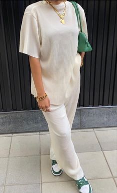 Mode Zara, Neue Outfits, White Outfit, Looks Street Style, Modest Fashion Outfits, Mode Inspo, Looks Chic, Looks Style