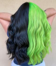 Vibrant Green Hair, Green And Blonde Hair, Bright Green Hair, Green Hair Streaks, Green Hair Extensions, Black And Green Hair, Purple Blonde, Neon Green Hair, Emerald Green Hair