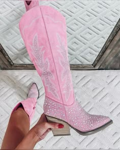 Alien Cowgirl, Bachelorette Scottsdale, Edgy Cowgirl, Doc Martens Sandals, Neon Cowgirl, Pink Girly Outfits, Cowgirl Core, Cowgirl Princess, Quinceanera Shoes