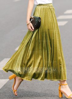 Long Velvet Skirt Outfit, Velvet Skirt Outfit, Pleated Skirt Outfit, Pleated Maxi Skirt, Long Frocks, Velvet Skirt, Work Fashion, Skirt Outfits, Skirt Fashion