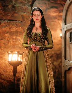 Multifemale Edit, Reign Outfits, Mary Reign, Marie Stuart, Reign Fashion, Reign Dresses, Ethereal Dress, Royal Aesthetic, Adelaide Kane