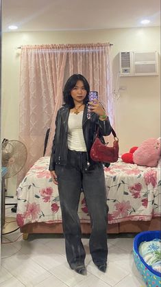 Nyc Outfits Midsize, Cool Midsize Outfits, Fall Inspo Outfits Mid Size, Date Outfit Ideas Casual Plus Size, Fall Fits Midsize, Mid Girl Outfits, Downtown Outfits Midsize, Outfit Midsize Girl, Apple Body Shape Outfits Grunge