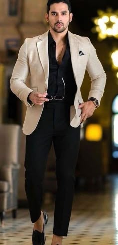 Men Essentials, Beige Hose, Blazers For Men Casual, Stylish Mens Suits, Blazer Outfits Men, Mens Business Casual Outfits, Beard Fade, Blazer Outfits Casual, Suit Casual