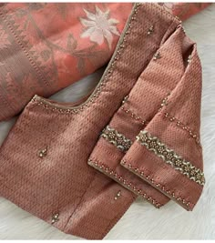 Embroidery On Brocade Blouse, Latest Aari Work Blouse Designs, Latest Aari Work, Embroidery On Bags, Flower Embroidery Ideas, Shawl Embroidery, Embroidery For Kids, Silk Blouse Work, Brocade Blouse Designs