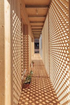 #muxarabi #muxarabimadeira #muxarabifachada Timber Architecture, Brick Architecture, Facade Architecture, Brickwork, Facade Design, 인테리어 디자인, House Inspiration, Architecture Details, Modern Architecture