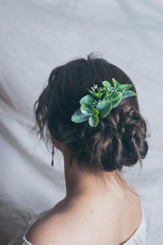 Wedding hair accessories set Eucalyptus hairpins greenery hair | Etsy Green Wedding Accessories, Greenery Hair Piece, Hair Accessories For Bride, Wedding Eucalyptus, Accessories For Bride, Winter Wedding Hair, Flower Hair Accessories Wedding, Bridal Hair Headpiece, Hair Crown