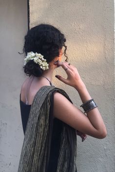 Curly Hair Traditional Look, Ishani Core, Black Sandals Outfit, Ethnic Aesthetic, Pakistani Wear, Ideal Aesthetic, Chunky Black Sandals, Pretty Vibes, Women Portraits