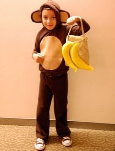 a person dressed in a monkey costume holding two bananas and a banana bag with the caption diffraces y cannaval