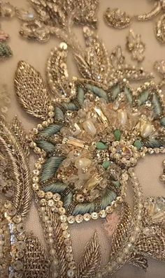 Zardozi Work Suits, Pakistani Embroidery Designs, Dabka Work Embroidery Suits, Zari Work Embroidery Design, Zari Work Embroidery, Zardosi Embroidery, Gold Work Embroidery, Embroidery Fashion Detail, Simple Hand Embroidery Patterns