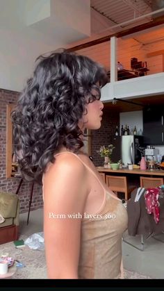 Soft Perms For Short Hair, 2b Medium Hair, 2c Hair Haircuts, Layer Haircut For Wavy Hair, Modern Curly Haircut, Butterfly Haircut Wavy Curly Hair, Short Curly Hair Volume, Perm With Layers