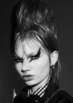 80s Punk Rock Makeup, 70s Punk Makeup, Punk Rock Makeup, Maquillage Goth, Rock Makeup, 80s Makeup, 70s Punk, Alt Makeup