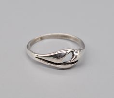 Vintage Sculptural 830 Silver Ring. Marked: Silver Purity 830 mark. The ring is in nice visual condition. Measurement: Size: 20 mm US/CAN 10. Weight: 1.96 grams / 0.070 OZ. Silver Blob Ring, Silver Modernist Signet Ring For Gift, Modernist Sterling Silver Promise Ring, Modernist Sterling Silver Everyday Rings, Modernist Silver Jewelry Gift, Rings Statement, Statement Rings, Ring Size, Jewelry Rings