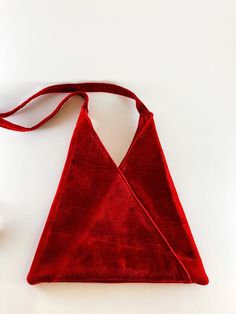 Valentines Day Gift ideas/ red sling purse #valentinesdaygift #giftforher #redvelvetpurse #velvetbag Fabric Accessories Fashion, Velvet Bags Handmade, Bags For Festivals, Red Sling Bag, Cloth Gift Bags, Purse Sewing, Sling Purse, Sac Diy, Bags Ideas