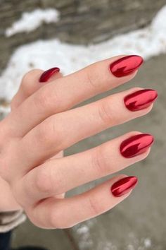 These almond-shaped nails in a shade of red enhanced with chrome are definitely the ideal option for the fall season. Their color makes them suitable for any event, whether it be during the day or for a night out.

What do you think?//photocredit:@karin.nailedit Red Chromatic Nails, Red Chrome Manicure, Red Nails Acrylic Chrome, Red Luminary Nails, Red Chrome Dip Powder Nails, Red Chrome Halloween Nails, Red Satin Nails, Ted Chrome Nails, Chrome On Red Nails