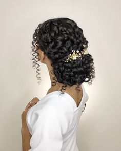 Half Up Half Down Wedding Hair Curly Braided Hairstyles, Bridal Low Bun Natural Hair, Curly Low Bun Hairstyles Prom, Curly Hair Prom Styles Updo, Curly Prom Hairstyles Updo, Curly Hair Updo For Prom, Curl Bridal Hairstyles, Natural Curly Hairstyles For Quinceanera, Wedding Updo Natural Curly Hair