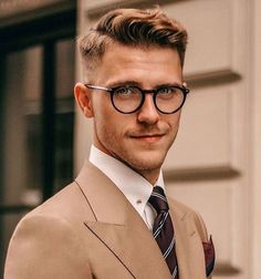 Old Money Aesthetic Hairstyle Men, Men Hairstyle With Glasses, Old Money Haircut Short, Oldmoney Haircut For Men, Old Money Hairstyles Men Short, Old Money Glasses Men, Old Money Hair Men, Old Money Haircut Men, Old Money Hairstyles Men