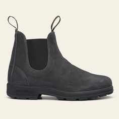 The Original #500, now in supple suede. Legendary Blundstone comfort meets ultra-soft water-resistant suede. One slight change makes a world of difference. Blundstone Mens, Mens Suede Boots, Womens Casual Boots, Blundstone Boots, Mens Boots Casual, Suede Chelsea Boots, Chelsea Boots Women, Suede Leather Boots, Pull On Boots