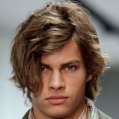 Feathered Hair Men Mens Medium Length Hairstyles, Hot Haircuts, Mens Hairstyles Medium, Medium Length Hair Men, Hair Flow, Super Hair, Slicked Back Hair, Round Face Haircuts, Hairstyles Braids