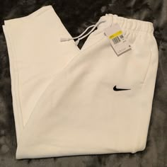 Nwt Loose Fit Midrise White Nike Sweatpants White Nike Sweatpants, Nike Womens Sweatpants, Champion Clothing, Nike Sportswear Women, Track Pants Women, Trendy Pants, Nike Sweats