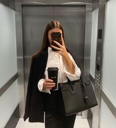 Women Ceo, Corporate Women, Look Office, Career Vision Board, Vision Board Photos, Vision Board Pictures, Dream Vision Board, Life Vision Board, Corporate Outfits