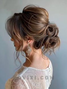 Hairstyles for Mother of the Bride 2024: 34 Ideas for Short, Medium and Long Hair Floral Updo, Textured Lob