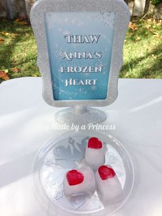 there are three pieces of ice that have been placed on top of each other in the shape of hearts