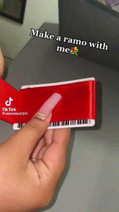 a hand holding a red and white card that says make a ramo with me