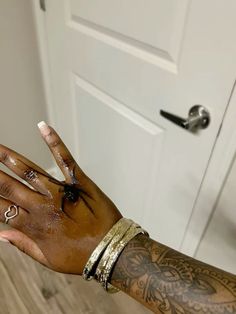 Hand Tattoos On The Side, Rapper Hand Tattoos, Floral Hand Tattoos For Women, Hand Tattoos Black Women, Side Hand Tattoos For Women, Small Neck Tattoos For Women, Hand Palm Tattoos, Feather Tattoo Black, T N