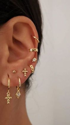 Découvrez la nouvelle collection de boucles d'oreilles tendances chez Nanée :)

Bienvenue sur la page des bijoux de Nanée ! Découvrons de nouveaux bijoux étanches à porter en toutes circonstances. Fabriqués en acier inoxydable, tous nos bijoux sont à moins de 20€. Les bijoux sont faits pour durer, c'est pour cela que les bijoux Nanée existent ✨💌🧚‍♀️.

#jewelry #aestheticjewelry #smallbusiness #smallbusinessbelgium #goldaesthetic #aesthetic #smallbrand #trendyjewelry #waterproofjewelry. Gold Ear Piercings, Trendy Ear Piercings, Gold Ear Stack, Piercing Stack, Earring Stacks, Jewelry Tattoo