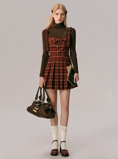 Clueless Plaid Outfit, Fall Clothes Inspo 2024, Plaid Aesthetic Outfits, European Outfit Ideas, Layering Summer Dresses For Winter, Fancy Style Outfits, Rom Com Fashion, Melting Lady Style, Chic Girly Outfits