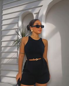 Body Zara Outfit, Italian Woman Aesthetic, Zara Aesthetic, Short Zara, Looks Com Short, Body Shorts, Short Girl Fashion, Ny Outfits