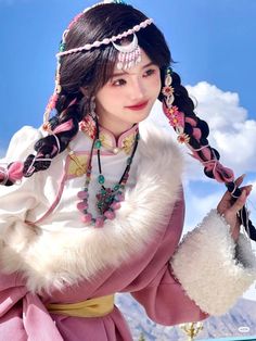 Regal Academy, World Cultures, Traditional Clothing, Mongolia, Historical Clothing, Character Concept, Traditional Outfits, Art Tutorials