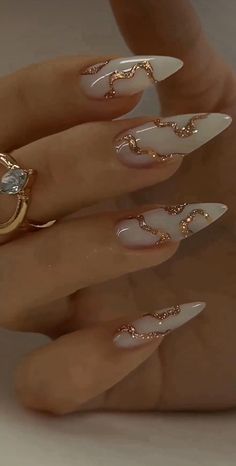 Nails Wedding Guest Ideas, Cute Stilletos Nails, Luxury Nails 2024, Short Almond Gel Nails Ideas, White Fancy Nails, Dope Nails Summer, Gorgeous Nails Designs Classy, White And Gold Acrylics, Nails Aesthetic White