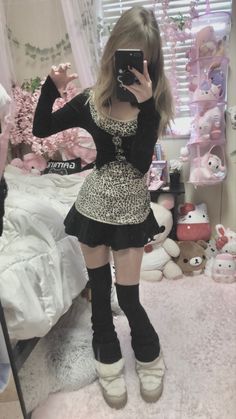 Coquette Gyaru Outfits, Gyaru Fashion 2000s, Agejo Gyaru Outfit Ideas, Kawaii Gyaru Outfits, Creepycute Aesthetic Outfits, Cheetah Print Fit, Guyru Fashion Style, Gyaru Inspo Outfit