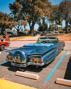 an old car is parked in a parking lot