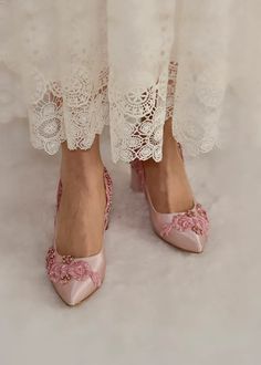 Planning a Parisian wedding? These romantic dusty pink satin wedding shoes complete your look beautifully. Crafted from soft dusty pink satin and embellished with floral lace appliques, these bridal shoes will make sure you feel like a princess! Not only are they fairy tale shoes, but also comfortable thanks to theier block heels and padded insoles... #dustypinkshoes #parisianwedding #weddingshoes #blockheels #bridalshoes #laceshoes #satinshoes Pink Wedding Shoes Brides, Pink Floral Heels, Wedding Shoes Elegant, Heels For Bride, Renewal Dress, Pink Bridal Shoes, Selena Quintanilla Fashion, Lace Wedding Shoes, Pink Block Heels