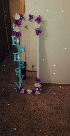 I never knew how creative I was until I decided to make these mirrors. I have truly found my craft and I truly enjoy it. I hope that it bring as much joy to you as it was for me knowing I've made it uniquely for you!  Pricing ranges from $85.00-$130.00 depending on the size of the mirrors and labor needed to create your mirror. Thank you again for purchasing!❤️ Mirror Ideas For Bedroom Diy, Diy Decorative Mirror Frames, Junk Mirror Diy, Diy Things To Make For Your Room Decor, Artistic Room Ideas, Decorative Mirrors Diy, Cute Mirror Ideas, Walmart Mirror Diy