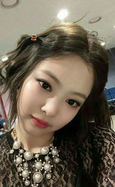 Peinados Fáciles Para Cabello Corto, Jennie Kim Blackpink, Jennie Lisa, Kim Jisoo, Blackpink Photos, Blackpink Fashion, Blackpink Lisa, Blackpink Jennie, Blackpink Jisoo