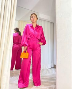 fashion, look, inspiration, model, color block, orange handbag, pink. Orange Handbag Outfit, Pink And Orange Outfit, Pink And Orange Dress, Pink Dress Outfit, Pinky Pinky, Hot Pink Outfit, Pink Dress Outfits, Spring Cocktail