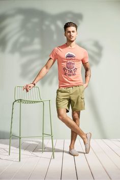 Indoor Shoot, Mens Shorts Outfits, Mens Summer Shoes, Men Spring, Shorts Outfits, Beach Wear Men, Man Style, Men Style Tips