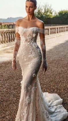 Fall 2024 Wedding, Glam Wedding Dress, 2024 Wedding Dresses, Wedding Inspirasi, Dream Wedding Decorations, Wedding Dress Guide, Pretty Wedding Dresses, Couture Bridal, Dream Wedding Ideas Dresses