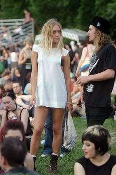 Chloe Sevigny 90s, Chloe Sevigny Style, She Knows, Fashion History, Fashion Killa, Festival Outfits, Summer Girls, Passion For Fashion