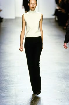 90s Minimalism Fashion Runway, Workplace Outfits, 90s Calvin Klein, 90s Runway, French Chic