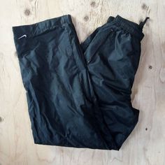 Vintage Nike Lined Wind Pants Joggers Trainers - Side Zipper Pockets, Zippers At Ankles - Size Small, Measures Adjustable Drawstring Elastic Waist(Flat)=11" Inseam=30" Front Rise=12" - Excellent Condition, No Flaws Womens Trousers, Nike Vintage, Vintage Nike, Trousers Women, Side Zipper, Jogging, Capri Pants, Elastic Waist, Baskets