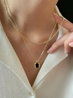 خواتم خطوبة, Vintage Gold Necklace, Chique Outfit, Onyx Pendant, Onyx Necklace, Jewelry Essentials, Necklace White