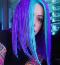 Cool Toned Hair, Split Dye Hair Ideas, Dye Hair Ideas, Split Dye Hair, Neon Hair Color, Weird Haircuts, Hair Colors To Try, Toned Hair