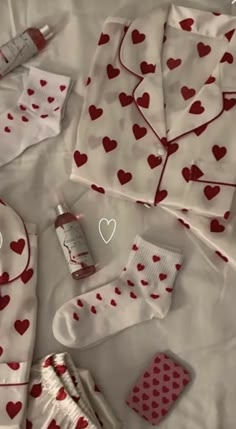 Lizzie Hearts, Cute Pjs, Cute Sleepwear, Cute Pajama Sets, Pink Girly Things, Cute Pajamas, Satin Pyjama Set, Red Aesthetic, Just Girl Things